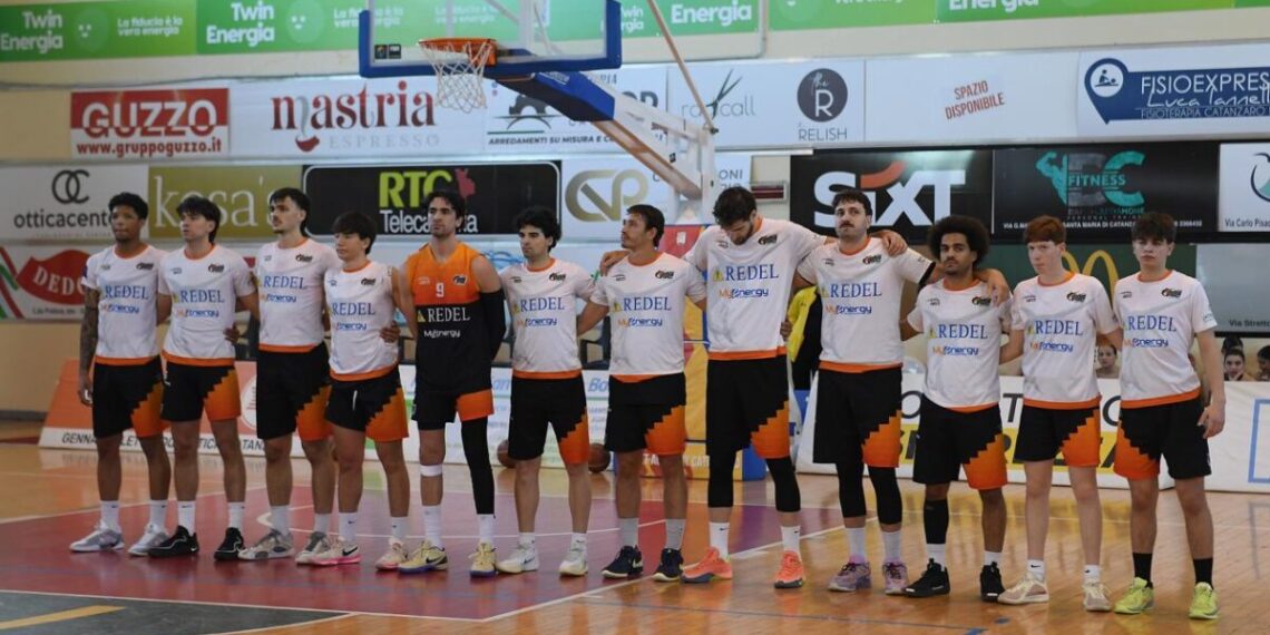 Basket, Catanzaro si aggiudica il derby con la Viola, che chiude la stagione al secondo posto (VIDEO)