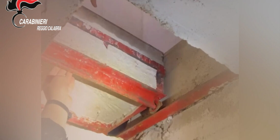 I Carabinieri scoprono un bunker nella Piana di Gioia Tauro (VIDEO)