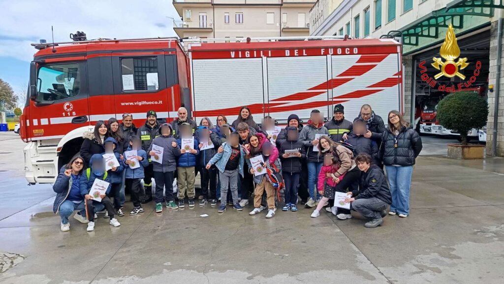 foto pompieri e bambini