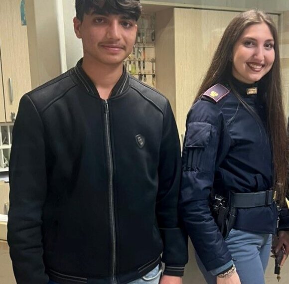 Trova un portafoglio sul lungomare di Crotone, giovane pakistano lo consegna alla Polizia