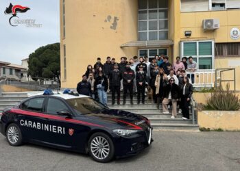 I Carabinieri di Cirò Marina incontrano gli studenti dell’Istituto “G. Gangale”