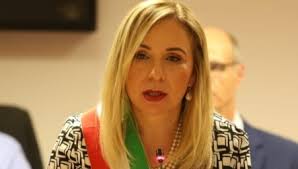 Proiettili recapitati a casa del Sindaco di Gioia Tauro, Simona Scarcella. Le prime reazioni