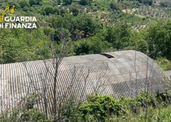 Sequestrata area contaminata di oltre 60.000 mq e manufatti con coperture in cemento-amianto per oltre 1.000 mq