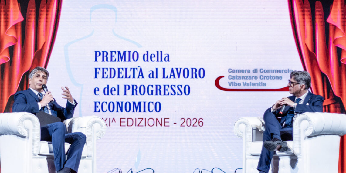 Al Politeama di Catanzaro la Camera di Commercio celebra la Fedeltà al Lavoro e il Progresso economico (VIDEO) 1 Al Politeama di Catanzaro la Camera di Commercio celebra la Fedeltà al Lavoro e il Progresso economico (VIDEO)