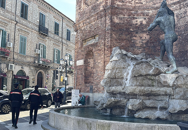 Incrementato il controllo del territorio con Carabinieri a piedi in tutti i centri del Catanzarese 1 Incrementato il controllo del territorio con Carabinieri a piedi in tutti i centri del Catanzarese