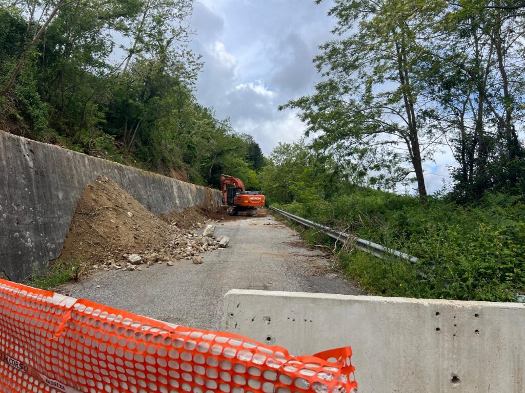 L'amministrazione provinciale avvia i primi interventi per il ripristino della percorribilità sulla S.P. 53 4 Avvio dei lavori sulla SP 53