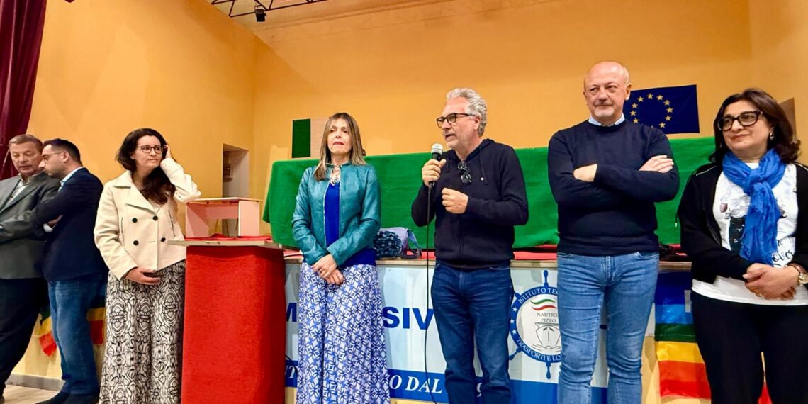 “L’Europe, un pont entre cultures”, spiagge e fondali puliti a Pizzo in un interscambio culturale tra studenti italiani e tedeschi