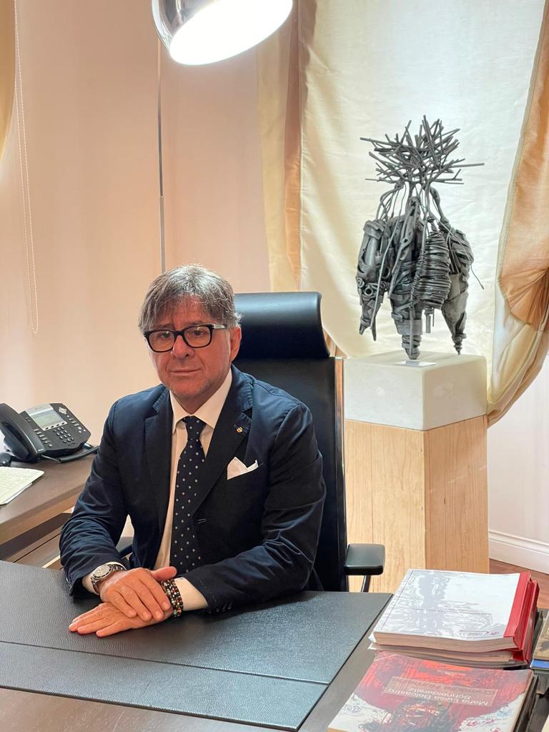 Incendio al Salumificio Rosa di Sersale: la vicinanza del Presidente della Camera di Commercio Pietro Falbo 2 Pietro Falbo scrivania