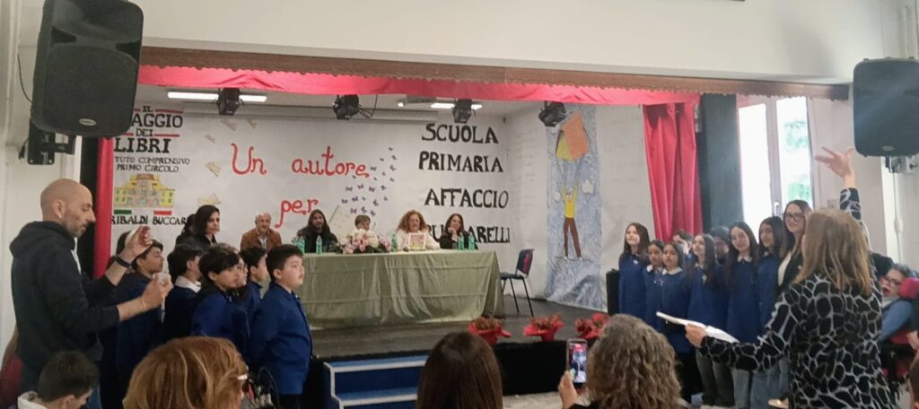 Vibo Valentia, emozione e partecipazione alla “Affaccio Buccarelli” per la presentazione de “Il Mondo di Loredana” 2 WhatsApp Image 2026 05 10 at 08.42.55