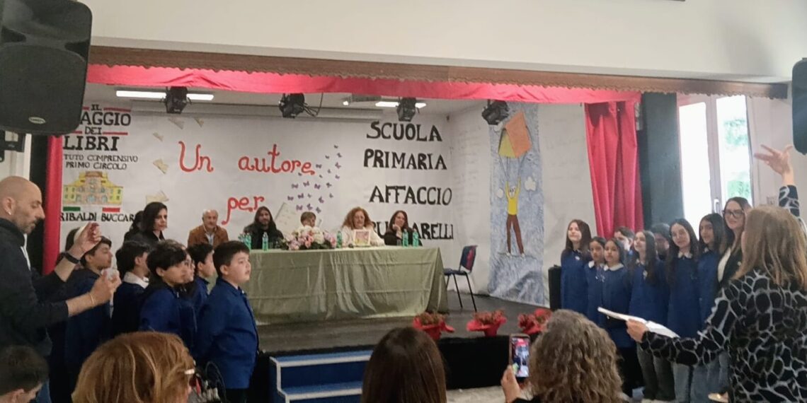 Vibo Valentia, emozione e partecipazione alla “Affaccio Buccarelli” per la presentazione de “Il Mondo di Loredana” 1 Vibo Valentia, emozione e partecipazione alla “Affaccio Buccarelli” per la presentazione de “Il Mondo di Loredana”