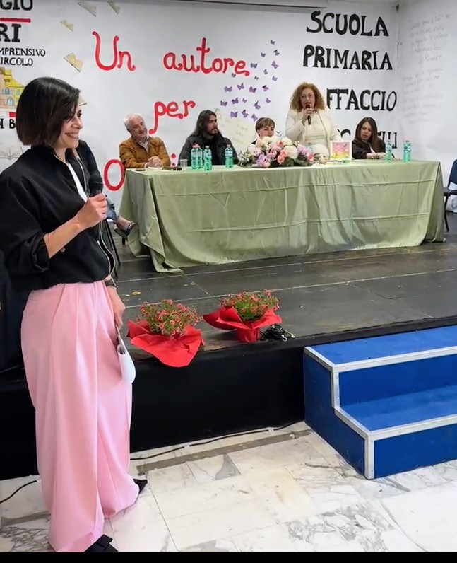 Vibo Valentia, emozione e partecipazione alla “Affaccio Buccarelli” per la presentazione de “Il Mondo di Loredana” 4 WhatsApp Image 2026 05 10 at 08.42.55 2