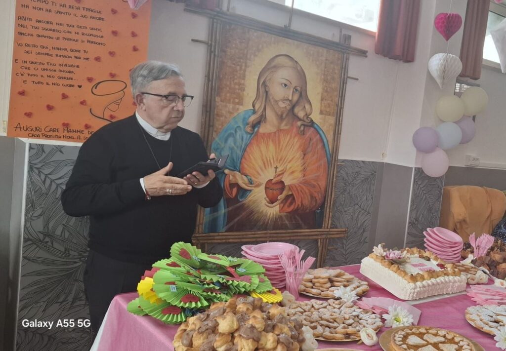 Con un'ospite speciale di 105 anni, la Casa Protetta di Cropani Marina ha fatto gli auguri a tutte le mamme 3 WhatsApp Image 2026 05 11 at 13.40.45
