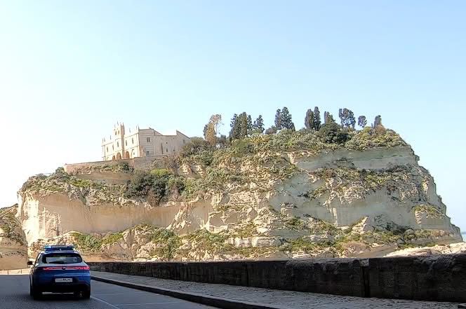 Implementati i controlli della Polizia a Tropea 1 Implementati i controlli della Polizia a Tropea
