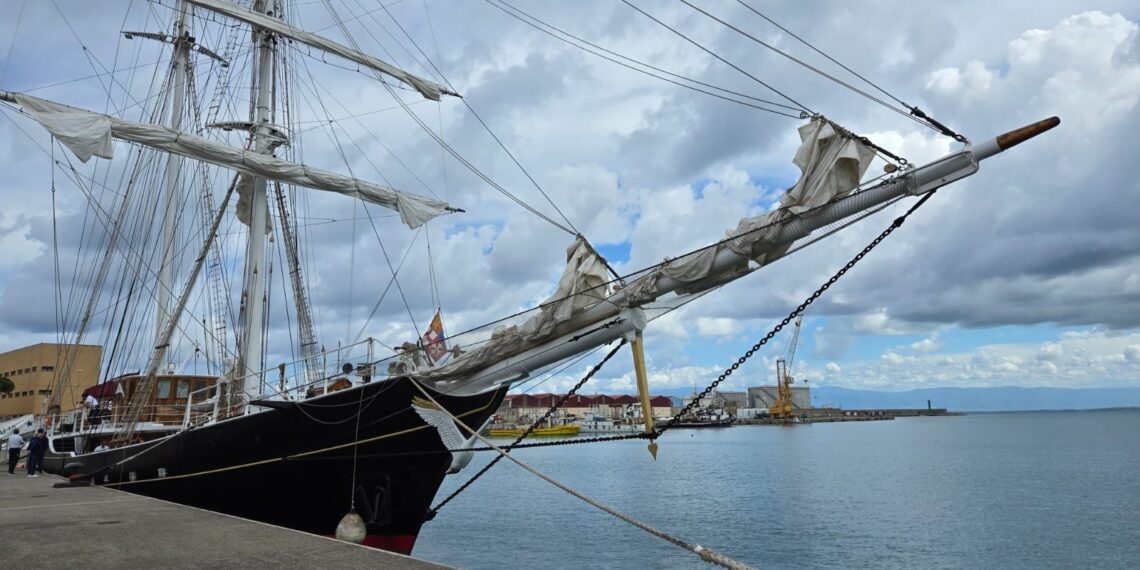 Nave Italia approda a Vibo Marina: il brigantino solidale incanta il porto di Santa Venere (VIDEO)