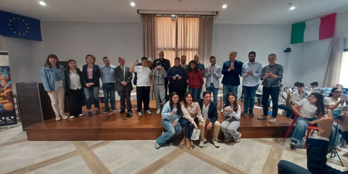 A Pizzo la cerimonia di consegna dei primi patentini digitali del Corecom Academy Tour (VIDEO) 1 A Pizzo la cerimonia di consegna dei primi patentini digitali del Corecom Academy Tour (VIDEO)