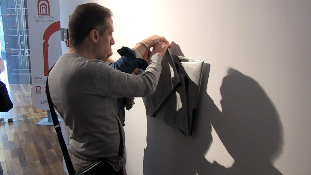 Al Museo Limen di Vibo Valentia, una riproduzione tattile permanente di un'opera del Maestro Cesare Berlingieri (VIDEO) 4 WhatsApp Image 2026 05 26 at 16.03.52 1