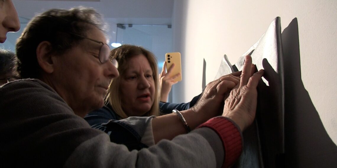 Al Museo Limen di Vibo Valentia, una riproduzione tattile permanente di un'opera del Maestro Cesare Berlingieri (VIDEO) 1 Al Museo Limen di Vibo Valentia, una riproduzione tattile permanente di un’opera del Maestro Cesare Berlingieri (VIDEO)