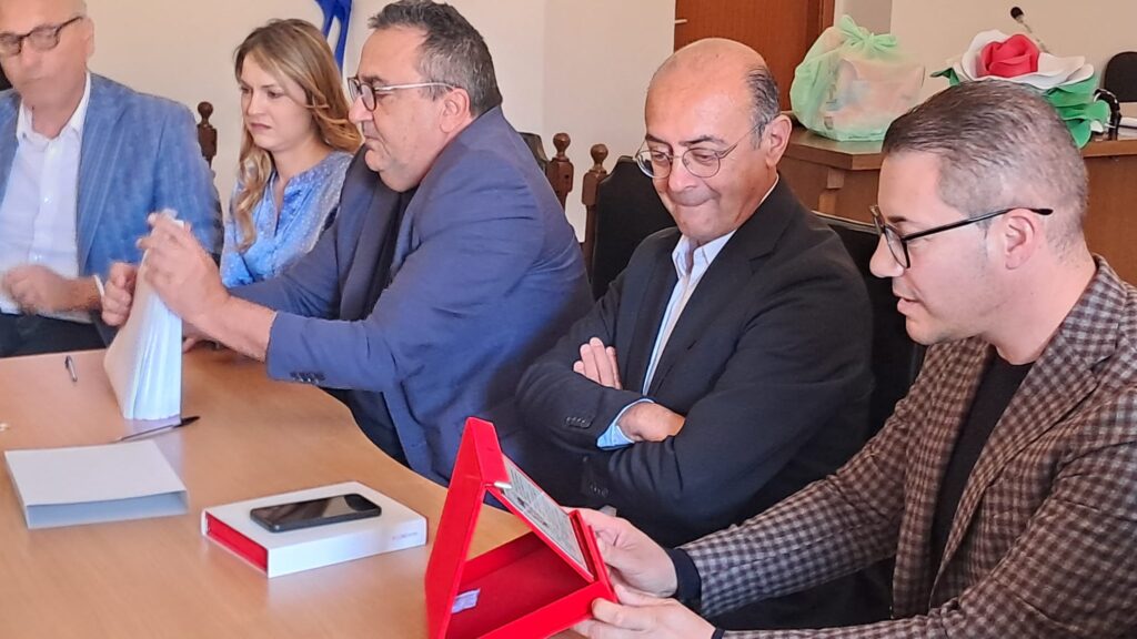 Firma del contratto per la stabilizzazione TIS, a Mileto una giornata importante 7 WhatsApp Image 2026 05 26 at 19.49.11