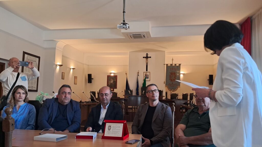 Firma del contratto per la stabilizzazione TIS, a Mileto una giornata importante 2 WhatsApp Image 2026 05 26 at 19.49.12