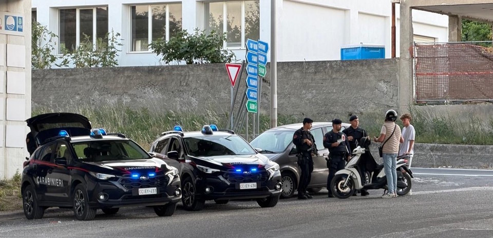 Controlli su strada dei Carabinieri nel Cirotano 1 Controlli su strada dei Carabinieri nel Cirotano