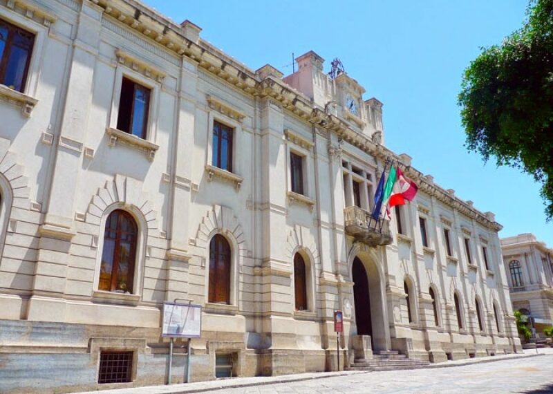 La Squadra mobile arresta 4 persone a Reggio Calabria: 2 dipendenti dell’ufficio tecnico comunale e 2 imprenditori (in aggiornamento)