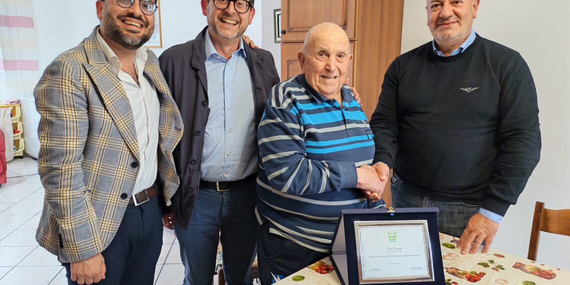 Dal Venezuela ad Amantea, 97 anni e 61 tessere consecutive: il grazie di Coldiretti Calabria a Pino Pasquale