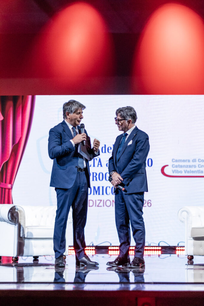 Al Politeama di Catanzaro la Camera di Commercio celebra la Fedeltà al Lavoro e il Progresso economico (VIDEO) 2 f529d3966bc7cfe6a96d41d69c8ba187