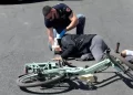 Cade con la bici, donna viene salvata dalla Polizia
