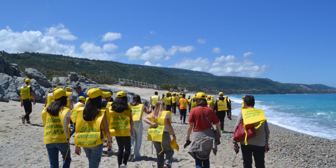 “Tiariamoli su - Tartabeach Tour” Pulizia delle spiagge e attività divulgativa sulle tartarughe marine a Zambrone 1 “Tiariamoli su – Tartabeach Tour” Pulizia delle spiagge e attività divulgativa sulle tartarughe marine a Zambrone