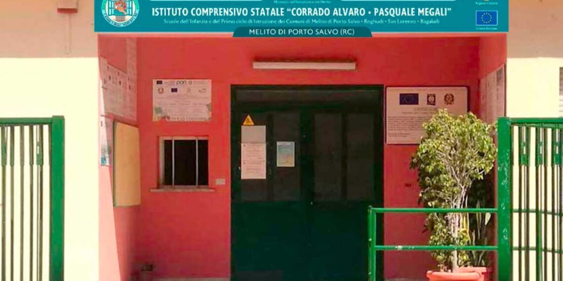 Il plesso scolastico P. Megali di Melito Porto Salvo da oggi è chiuso a causa della cadita di parti di cornicione