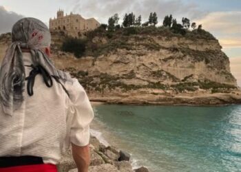 Tropea, da Russel Crowe al maestro di Kill Bill, auguri da tutto il mondo per l’elezione a sindaco di Nino Macrì (VIDEO) 7 Tropea, da Russel Crowe al maestro di Kill Bill, auguri da tutto il mondo per l’elezione a sindaco di Nino Macrì (VIDEO)