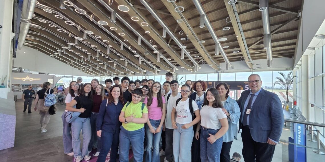 Studenti “doganieri per un giorno” all’aeroporto di Lamezia Terme