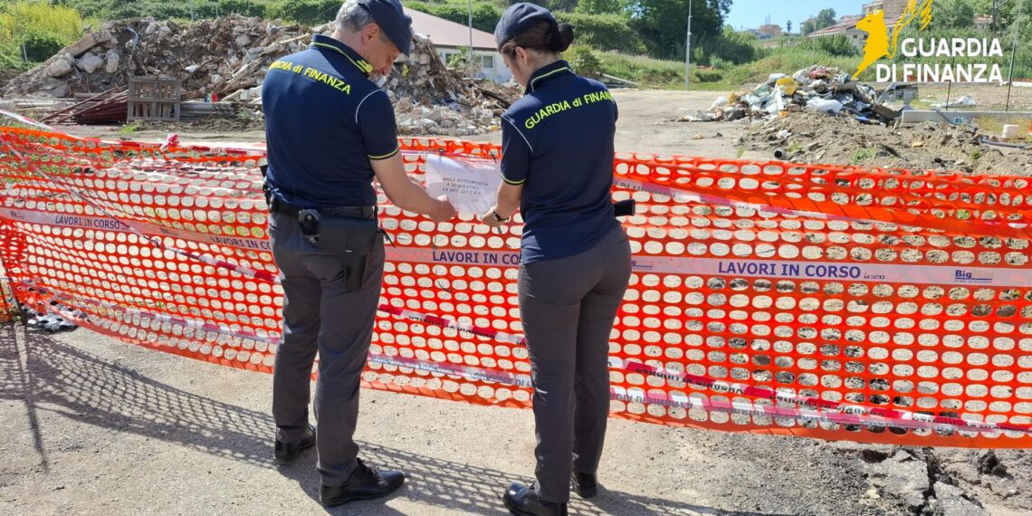 La Guardia di Finanza scopre una discarica abusiva nel vibonese 1 La Guardia di Finanza scopre una discarica abusiva nel vibonese