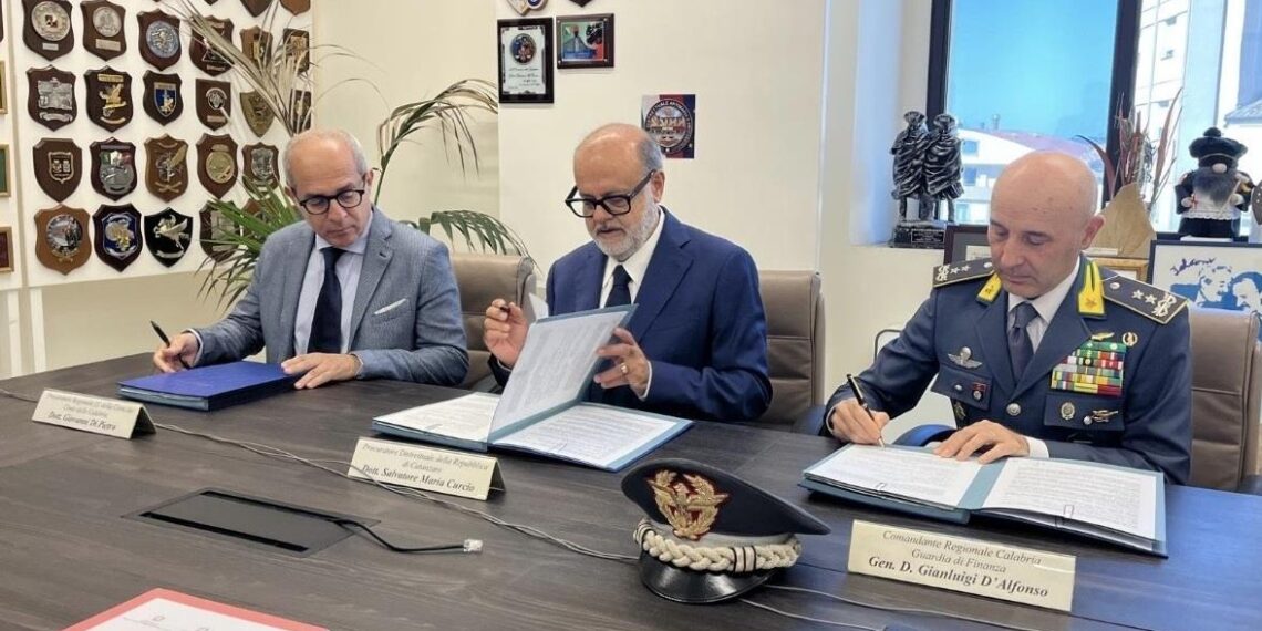 Protocollo d’intesa tra Procura di Catanzaro, Comando Regionale della Guardia di Finanza e Procura Regionale della Corte Dei Conti 1 Protocollo d’intesa tra Procura di Catanzaro, Comando Regionale della Guardia di Finanza e Procura Regionale della Corte Dei Conti