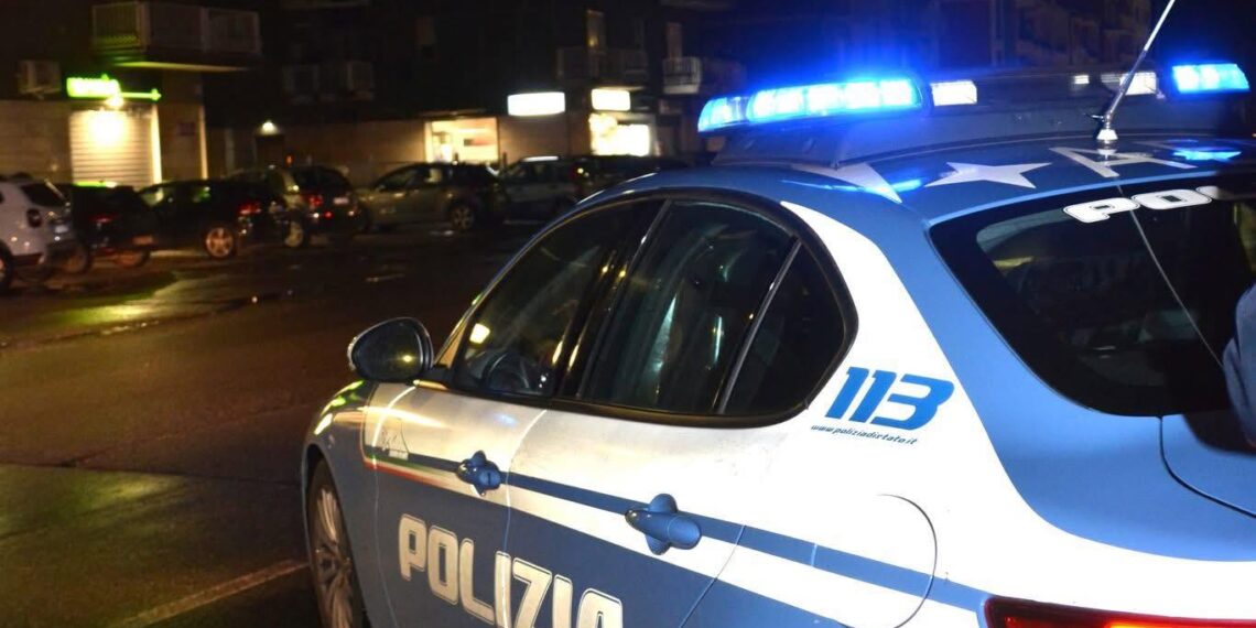 Vibo Valentia, la Polizia arresta un uomo per furto aggravato in un negozio di abbigliamento e recupera la refurtiva 1 Vibo Valentia, la Polizia arresta un uomo per furto aggravato in un negozio di abbigliamento e recupera la refurtiva