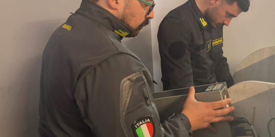 Scommesse via “Whatsapp” e ricariche a distanza scoperte nella provincia di Vibo Valentia