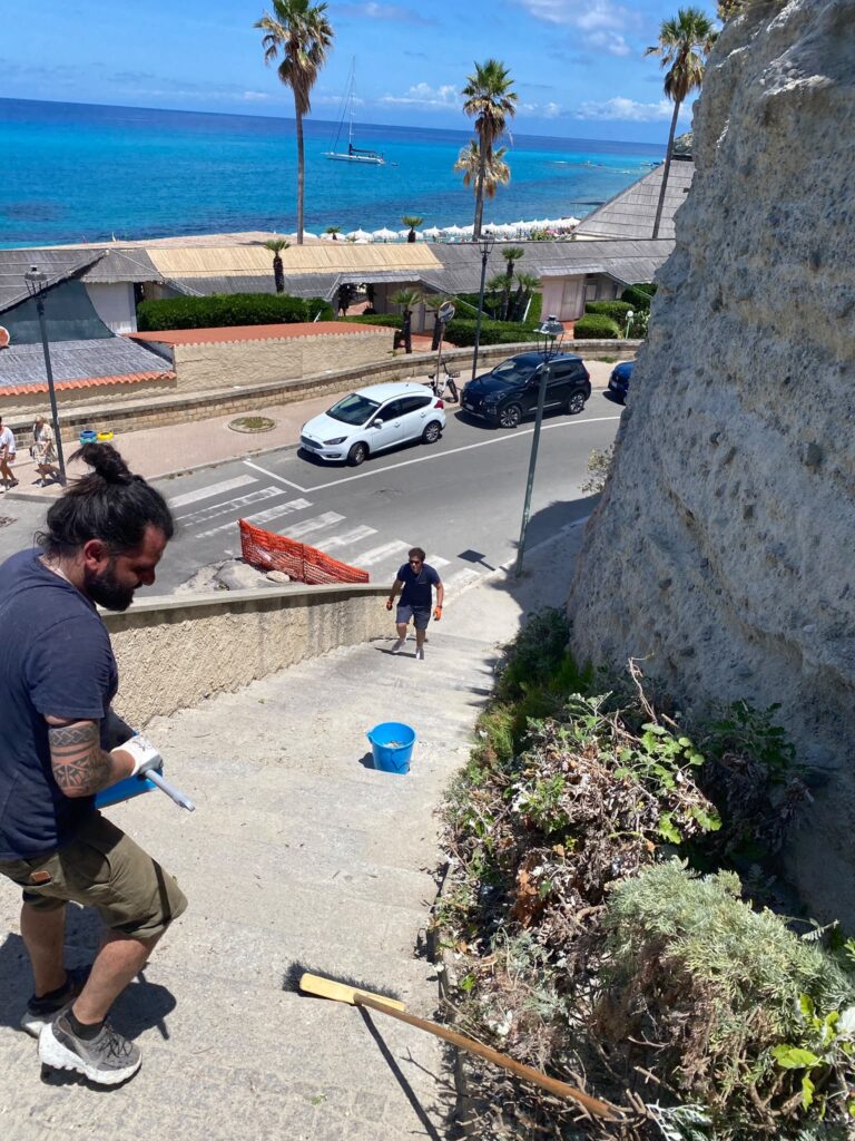 Tropea, il sindaco Macrì non si ferma: ripartito il Corpo Volontari del Principato. Primo angolo città restituito al decoro 3 4e01af74 68c2 426e b32f 1d2455cf7cec