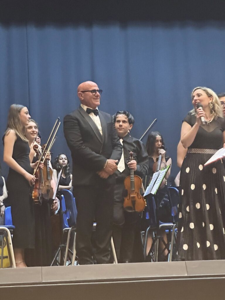 Vibo Valentia, il talento degli studenti al Nuovo Teatro Comunale: applausi per il concerto di fine anno del "Vespucci-Murmura" (VIDEO) 2 719068979 3032033363662006 3017035528618195701 n