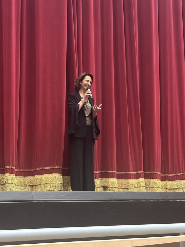 Vibo Valentia, il talento degli studenti al Nuovo Teatro Comunale: applausi per il concerto di fine anno del "Vespucci-Murmura" (VIDEO) 3 719490843 3032033406995335 8023507409802900593 n