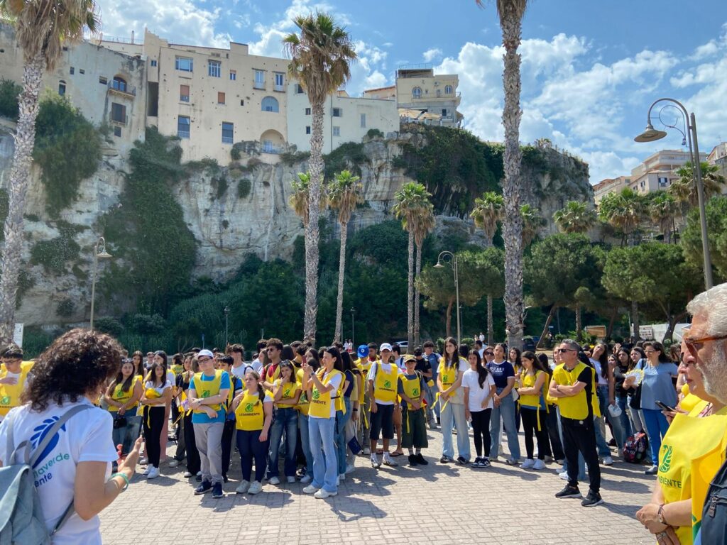 Tropea, “Discovering Sea Turtles”: gli studenti apprendono le tecniche di ricerca dei nidi delle tartarughe marine (VIDEO) 2 IMG 20260603 WA0070