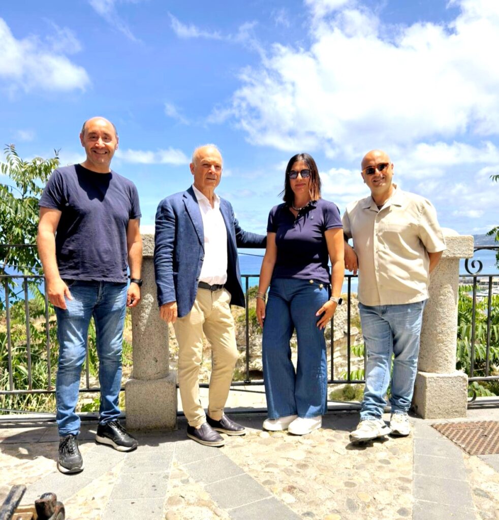 Continua l'opposizione ad incalzare Macrì: dai rifiuti ai selfie con applausi, a Tropea si va avanti con la propaganda dell’autocelebrazione 2 Insieme per Tropea il gruppo consiliare