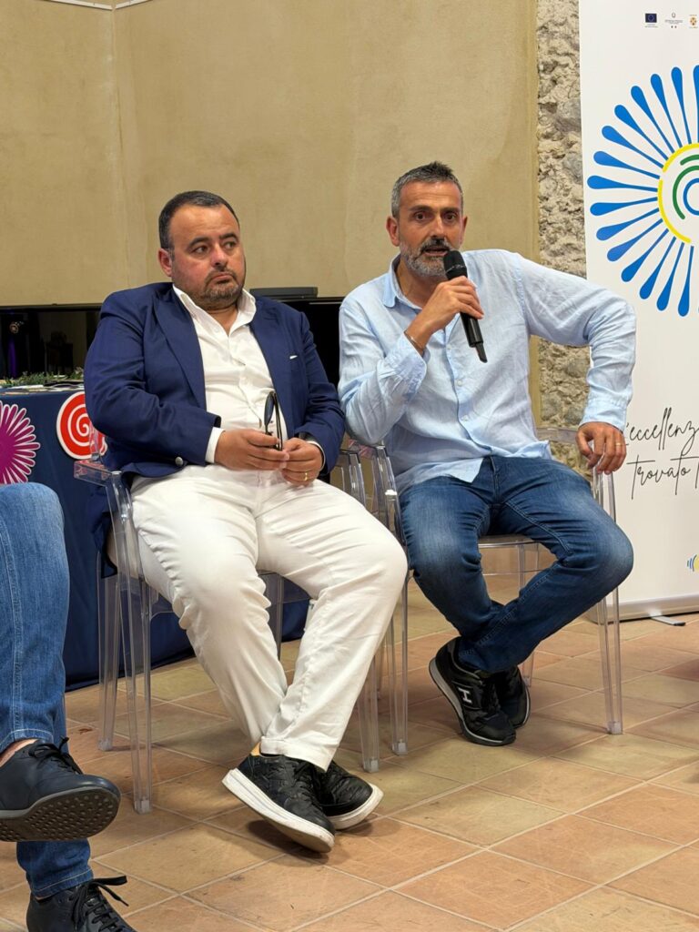 Proseguono a Tropea le giornate dell'anteprima Terra Madre. Il Gal Terre Vibonesi ha presentato il suo marchio territoriale 3 TROPEA GALLO 190626 4