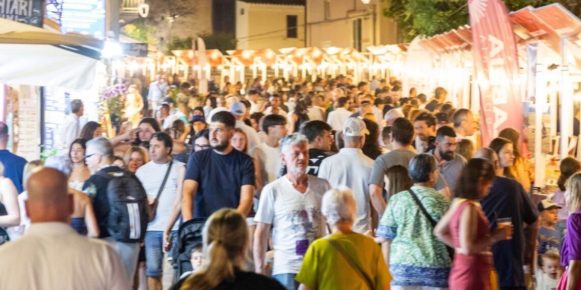 Proseguono a Tropea le giornate dell'anteprima Terra Madre. Il Gal Terre Vibonesi ha presentato il suo marchio territoriale 1 Proseguono a Tropea le giornate dell’anteprima Terra Madre. Il Gal Terre Vibonesi ha presentato il suo marchio territoriale