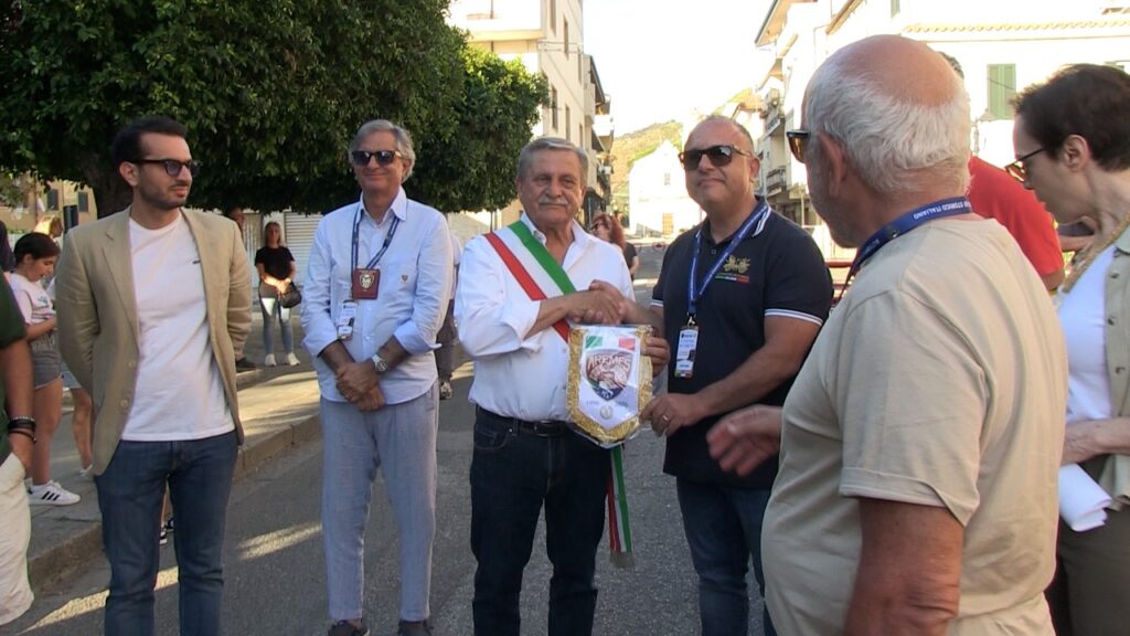 L'affascinante scenario del Costa degli Dei Resort ha fatto da cornice alle auto storiche del X Festival Autoretrò (VIDEO) 4 WhatsApp Image 2026 06 05 at 00.45.54