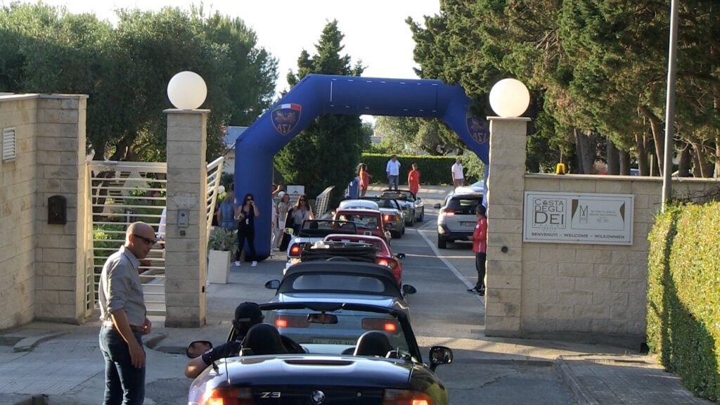 L'affascinante scenario del Costa degli Dei Resort ha fatto da cornice alle auto storiche del X Festival Autoretrò (VIDEO) 5 WhatsApp Image 2026 06 05 at 00.45.55