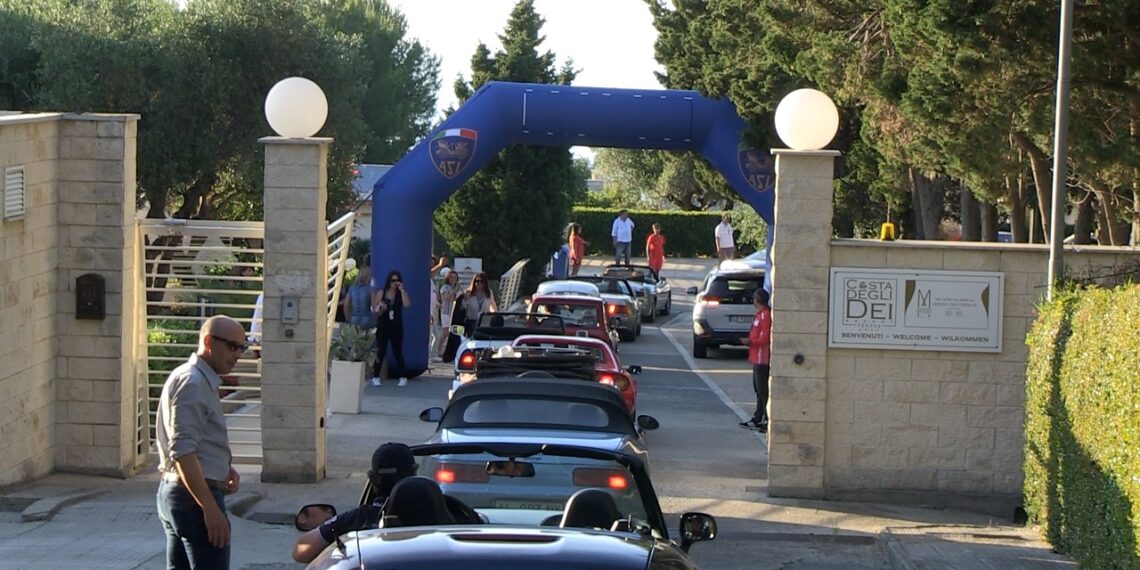 L'affascinante scenario del Costa degli Dei Resort ha fatto da cornice alle auto storiche del X Festival Autoretrò (VIDEO) 1 L’affascinante scenario del Costa degli Dei Resort ha fatto da cornice alle auto storiche del X Festival Autoretrò (VIDEO)