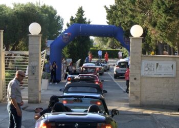 L'affascinante scenario del Costa degli Dei Resort ha fatto da cornice alle auto storiche del X Festival Autoretrò (VIDEO) 6 L’affascinante scenario del Costa degli Dei Resort ha fatto da cornice alle auto storiche del X Festival Autoretrò (VIDEO)