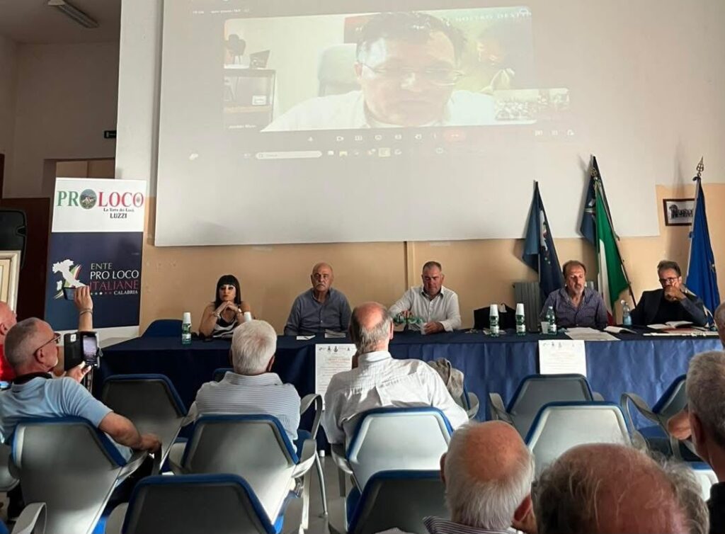 Un viaggio dell’anima tra storia e fede: grande emozione a Luzzi per la presentazione del libro su Gioacchino da Fiore 7 WhatsApp Image 2026 06 07 at 16.46.51