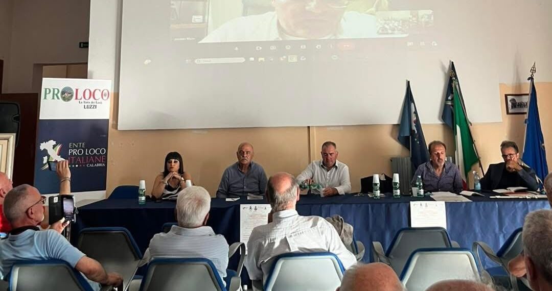 Un viaggio dell’anima tra storia e fede: grande emozione a Luzzi per la presentazione del libro su Gioacchino da Fiore 1 Un viaggio dell’anima tra storia e fede: grande emozione a Luzzi per la presentazione del libro su Gioacchino da Fiore