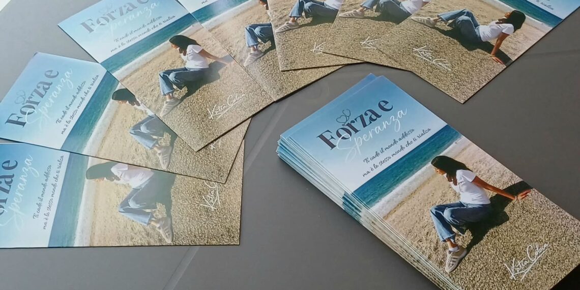 Portare amore e speranza nei reparti di oncologia: l'iniziativa di Katia Coloca con le sue originali brochure (VIDEO) 1 Portare amore e speranza nei reparti di oncologia: l’iniziativa di Katia Coloca con le sue originali brochure (VIDEO)